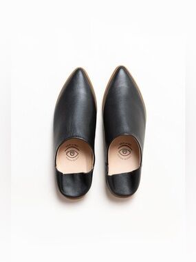Vision Quest brand babouche sneakers black leather slide on 
Size 40